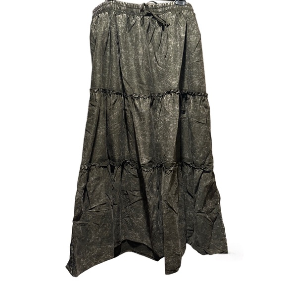 Zenana Outfitters Distressed Acid Wash Black Maxi Skirt NWT Size 3X - Picture 3 of 7